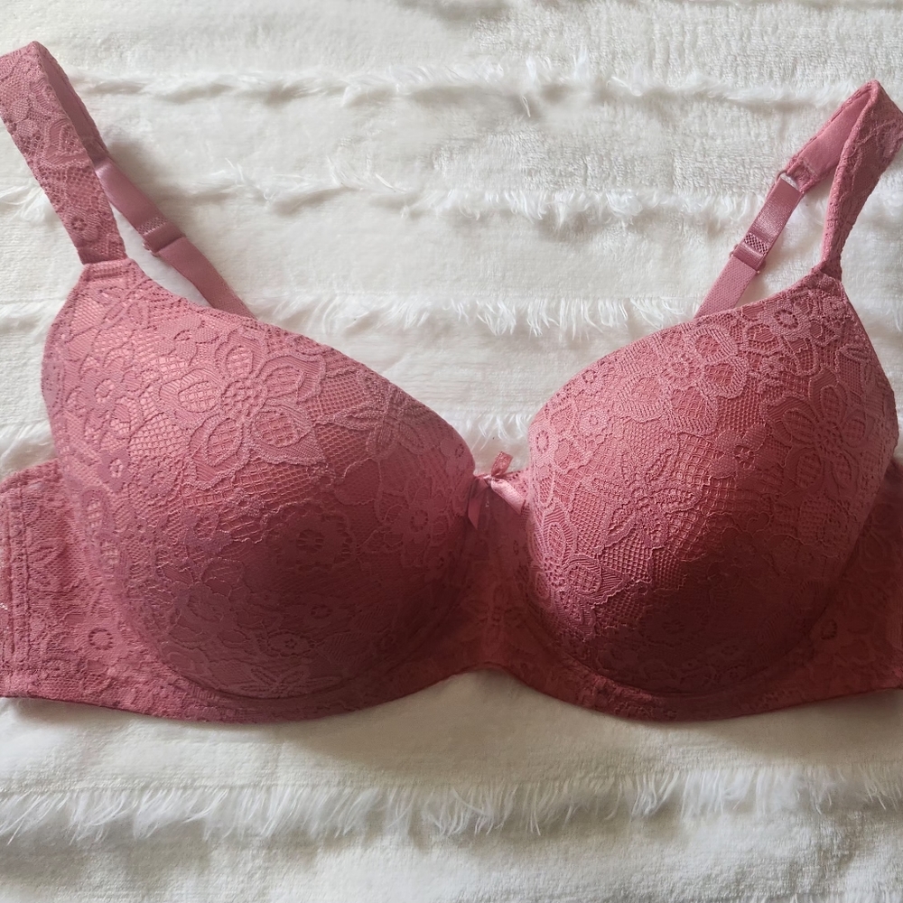 Laura Ashley 42D bra new with out tags.